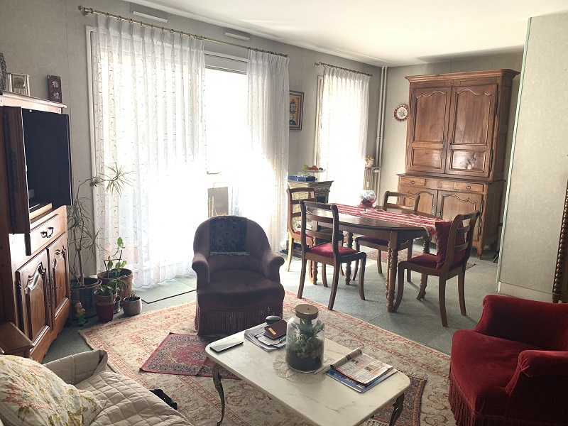 Vente avec réserve de droit d'usage et d'habitation PARIS - 75011 bouquet 568€ - ref 2009