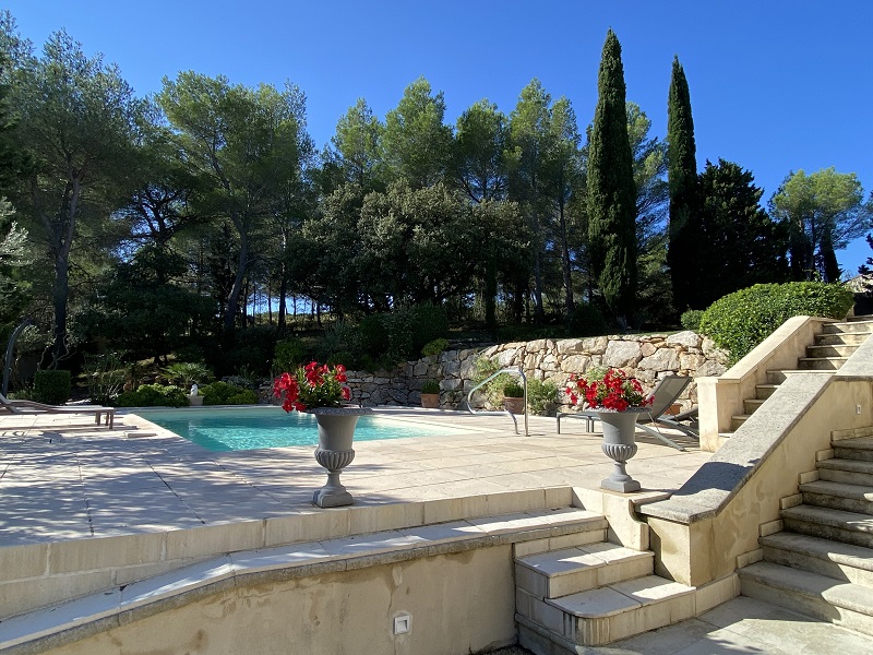 Vente avec réserve de droit d'usage et d'habitation PARADOU - 13520 bouquet 1€ - ref 2092