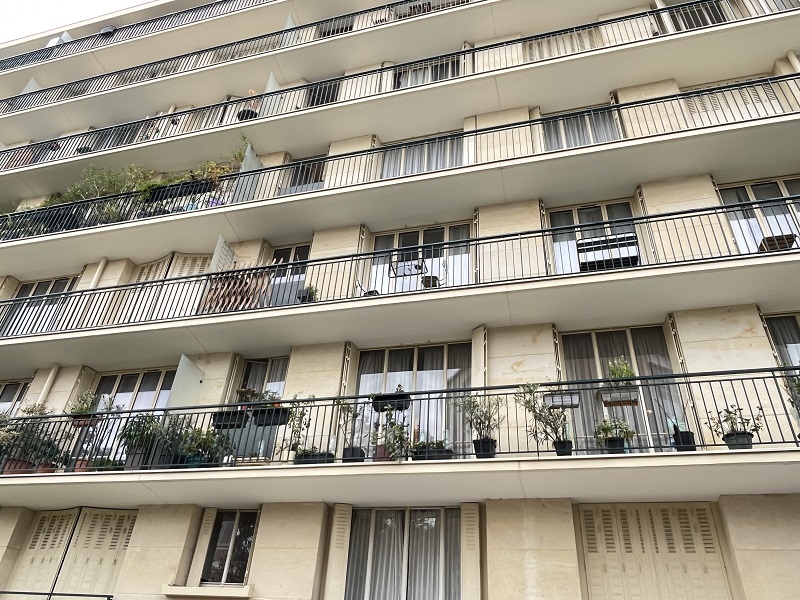 Vente avec réserve de droit d'usage et d'habitation PARIS - 75020 bouquet 599€ - ref 2313