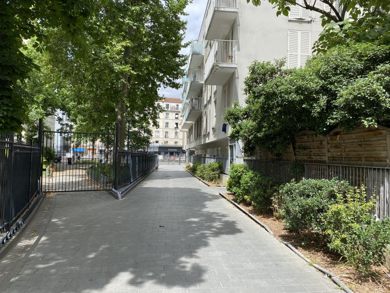 Viager occupé PANTIN - 93500 bouquet 60€ - ref 2479