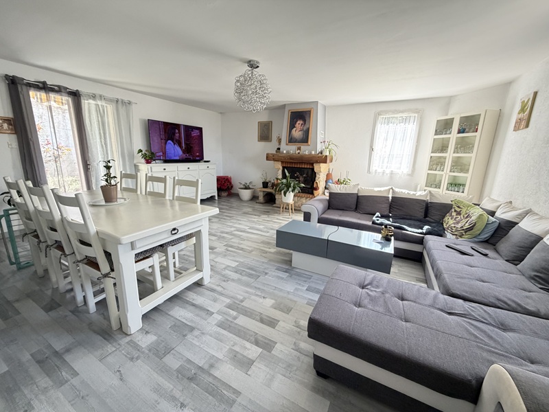 Viager occupé VENELLES - 13770 bouquet 129€ - ref 2903